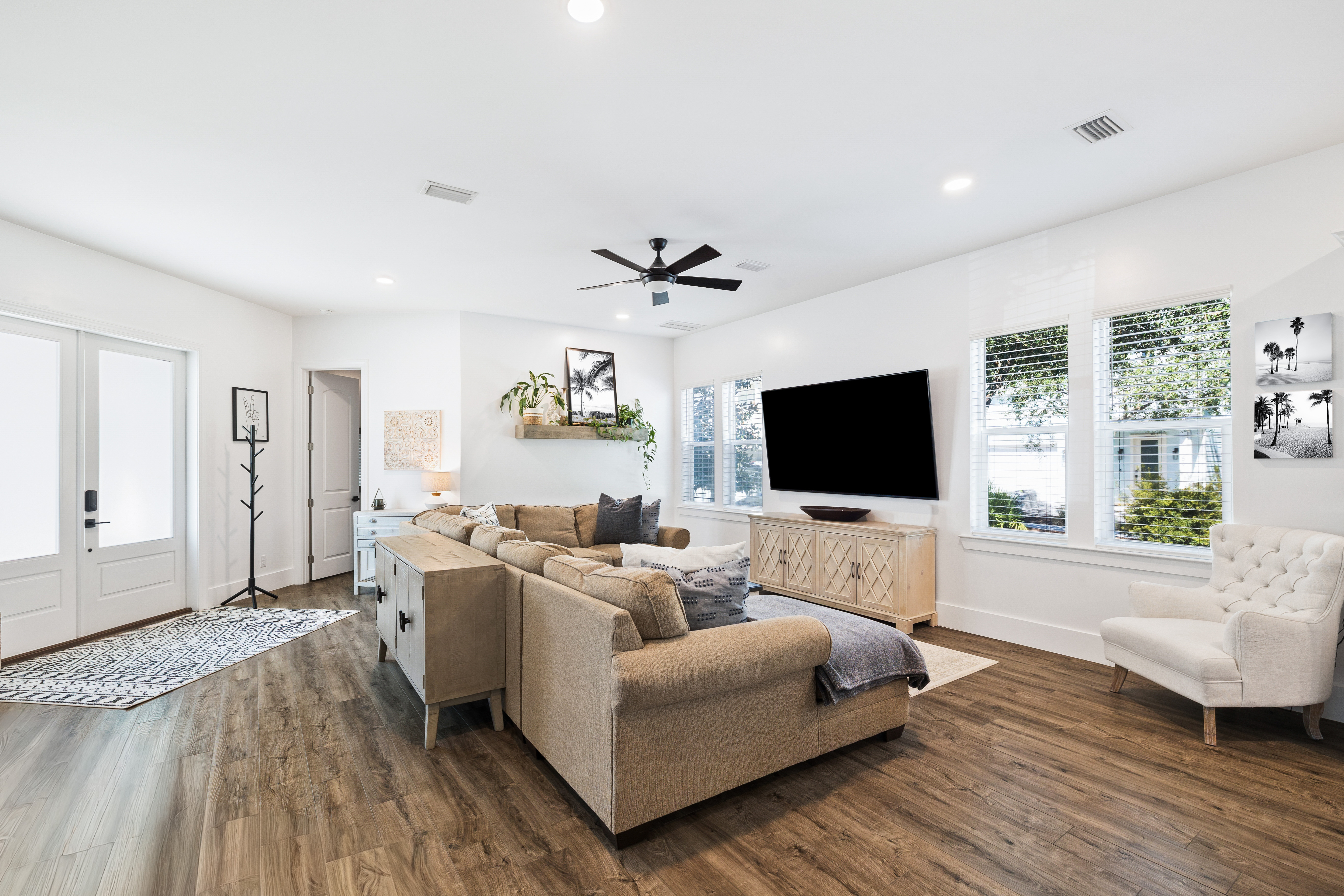  Spacious Newer-Build Home With Wraparound Porch On Gated Community Corner Lot - 物件實景