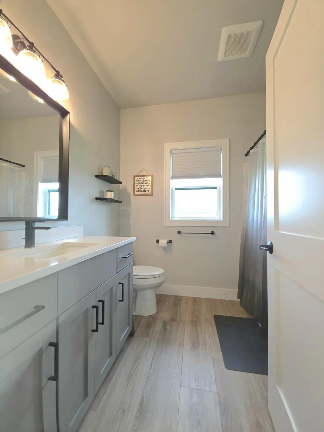Manitowoc, Wisconsin, 54220, United States, 5 Bedrooms Bedrooms, ,3 BathroomsBathrooms,Residential,For Sale,1950077