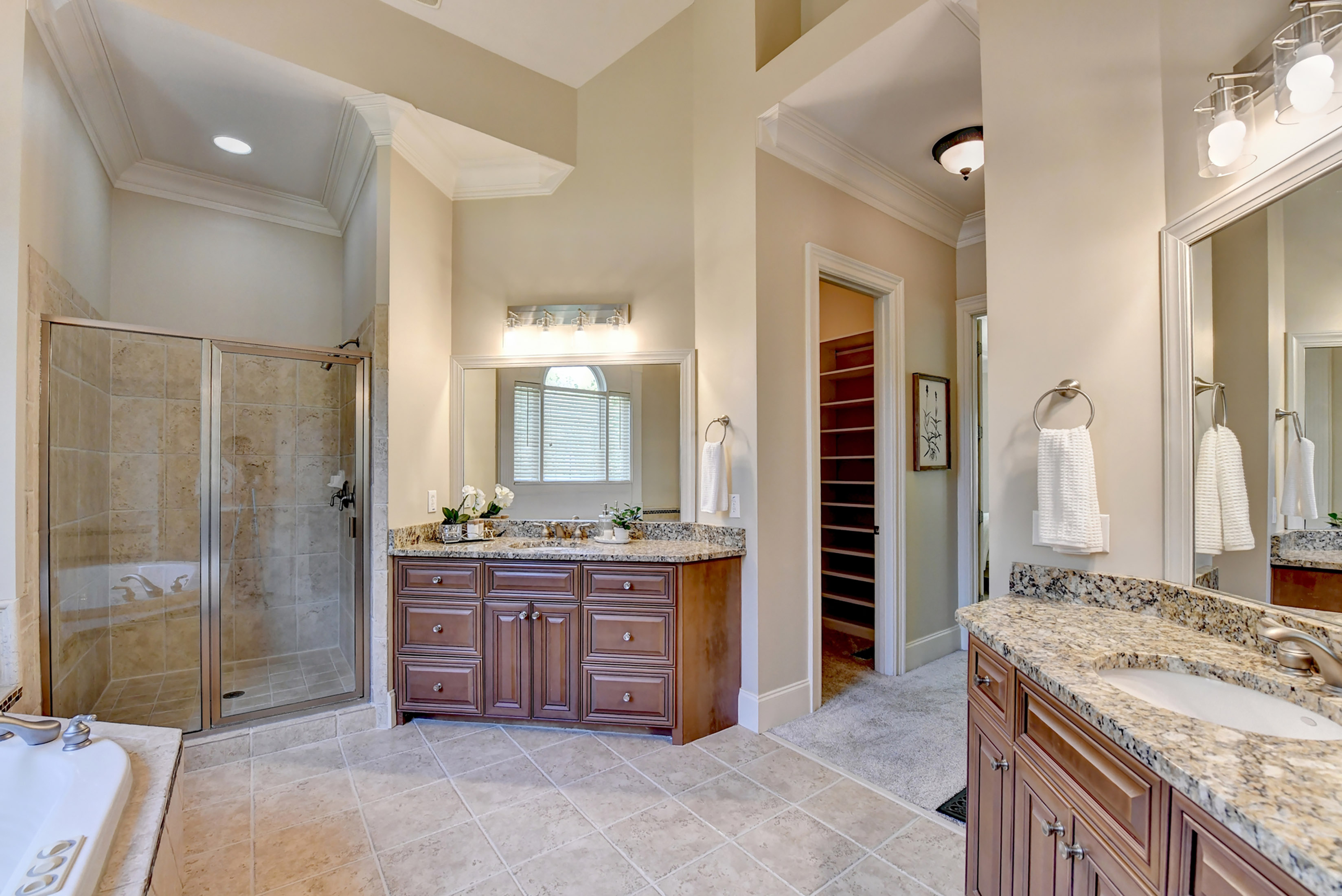  Luxury, Comfort and Privacy in One of Roswell