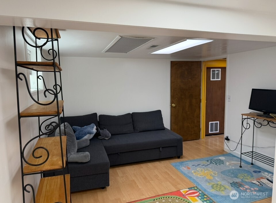 Seattle, Washington, 98126, United States, 4 Bedrooms Bedrooms, ,1 BathroomBathrooms,Residential,For Sale,1810627
