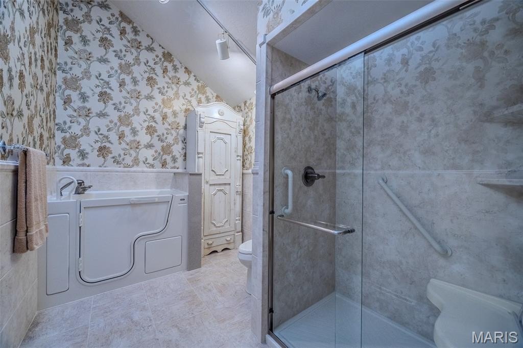 Lebanon, Missouri, 65536, United States, 5 Bedrooms Bedrooms, ,5 BathroomsBathrooms,Residential,For Sale,1973861