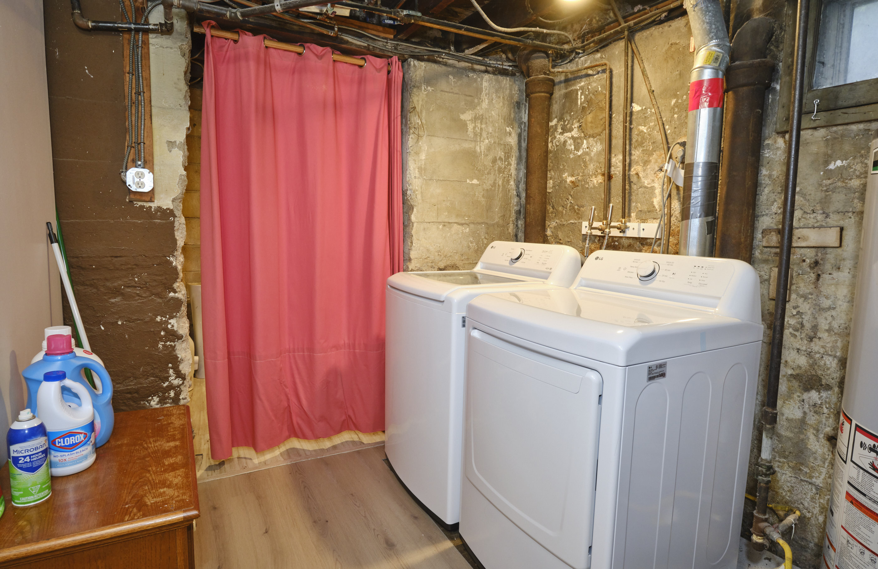 Floral Park, New York, 11001, United States, 3 Bedrooms Bedrooms, ,2 BathroomsBathrooms,Residential,For Sale,1974031