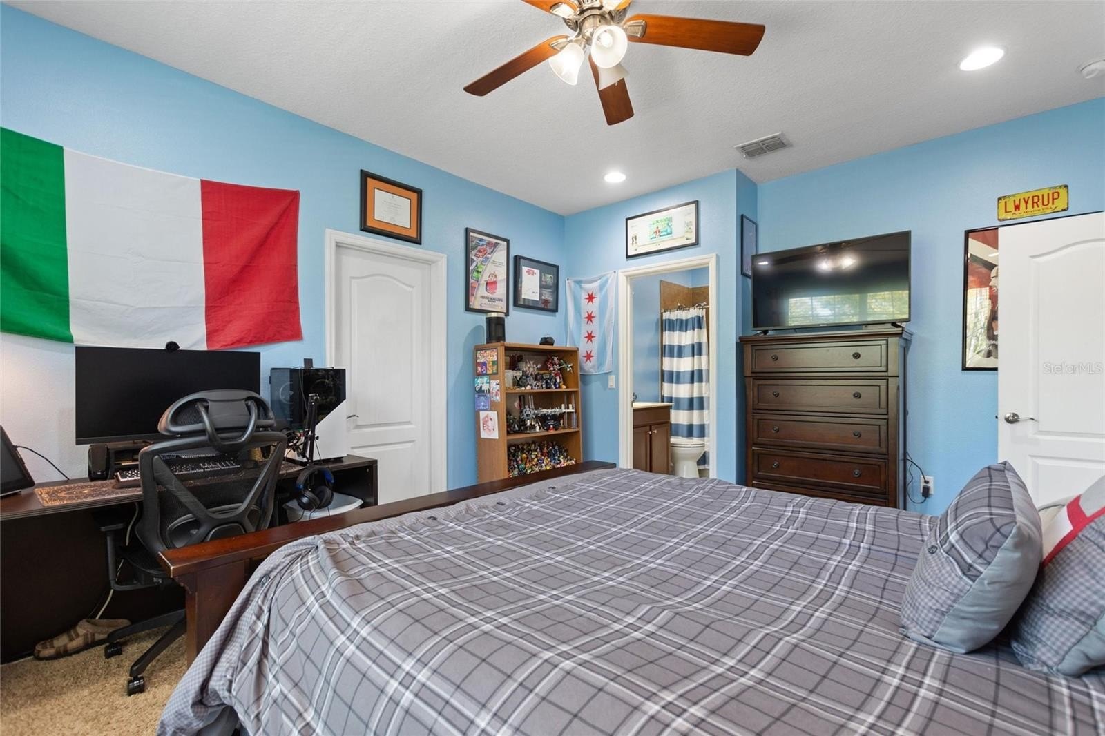 AUBURNDALE, Florida, 33823, United States, 5 Bedrooms Bedrooms, ,5 BathroomsBathrooms,Residential,For Sale,1986097