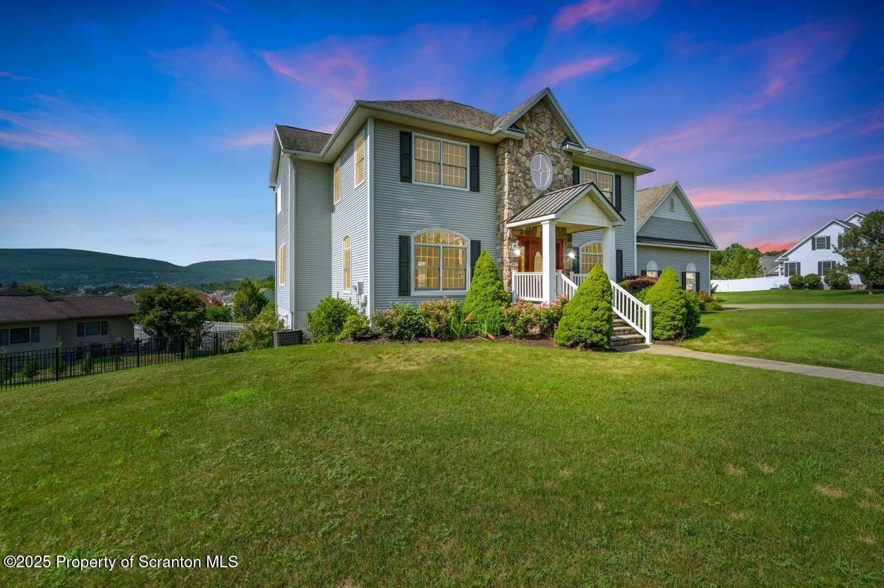 Throop, Pennsylvania, 18512, United States, 3 Bedrooms Bedrooms, ,3 BathroomsBathrooms,Residential,For Sale,1889511