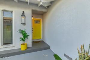 Van Nuys, California, 91405, United States, 3 Bedrooms Bedrooms, ,2 BathroomsBathrooms,Residential,For Sale,1939328