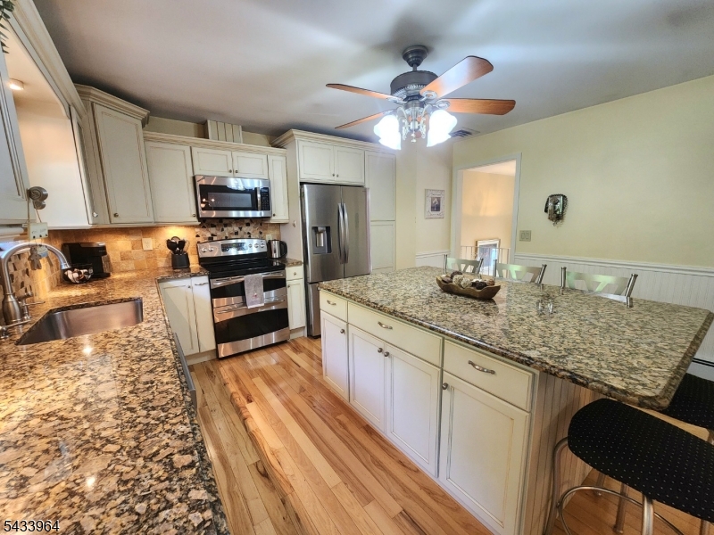 Montville Twp., New Jersey, 07082-1432, United States, 5 Bedrooms Bedrooms, ,3 BathroomsBathrooms,Residential,For Sale,2048009