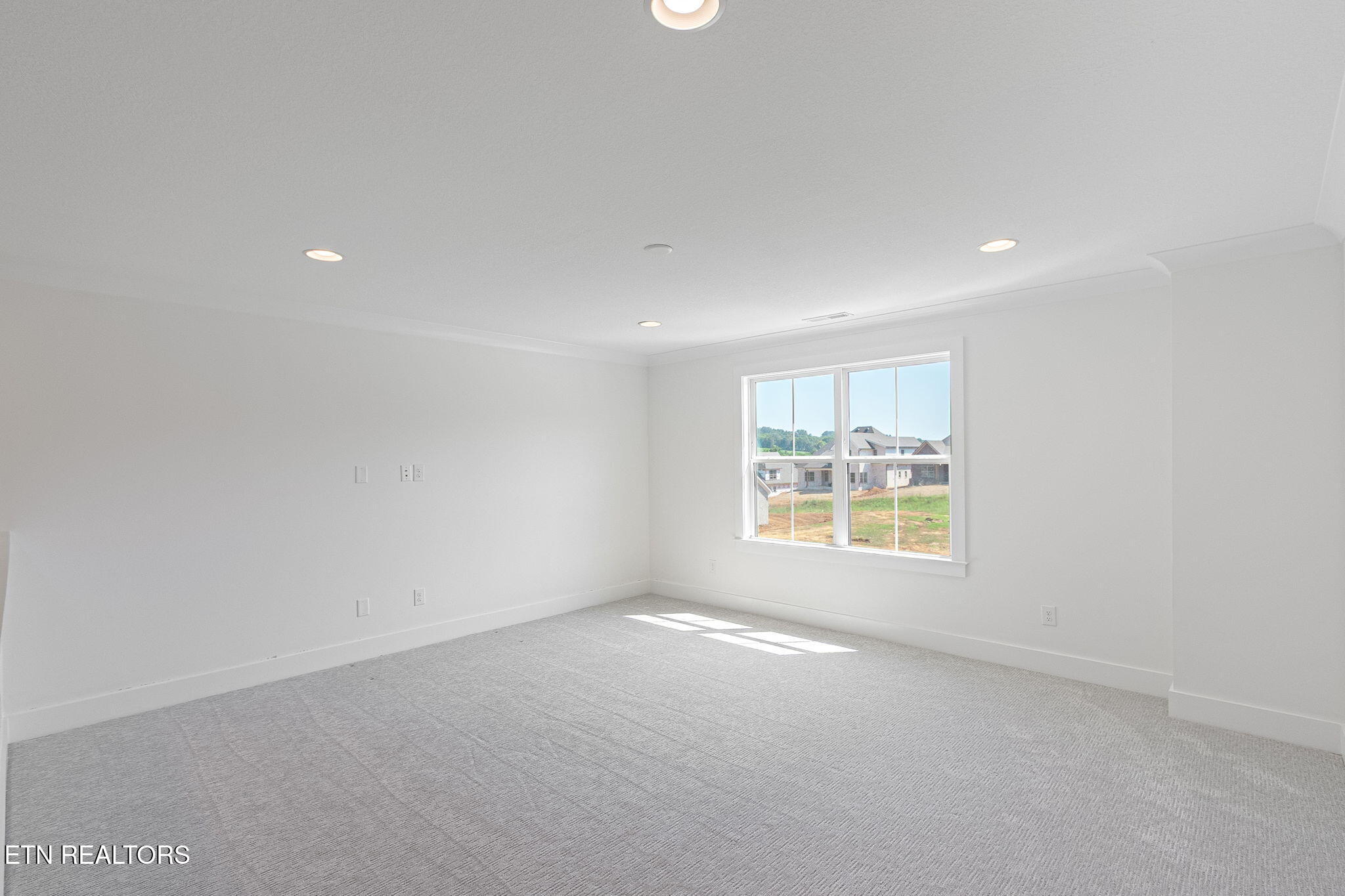 Knoxville, Tennessee, 37932, United States, 5 Bedrooms Bedrooms, ,4 BathroomsBathrooms,Residential,For Sale,2038881