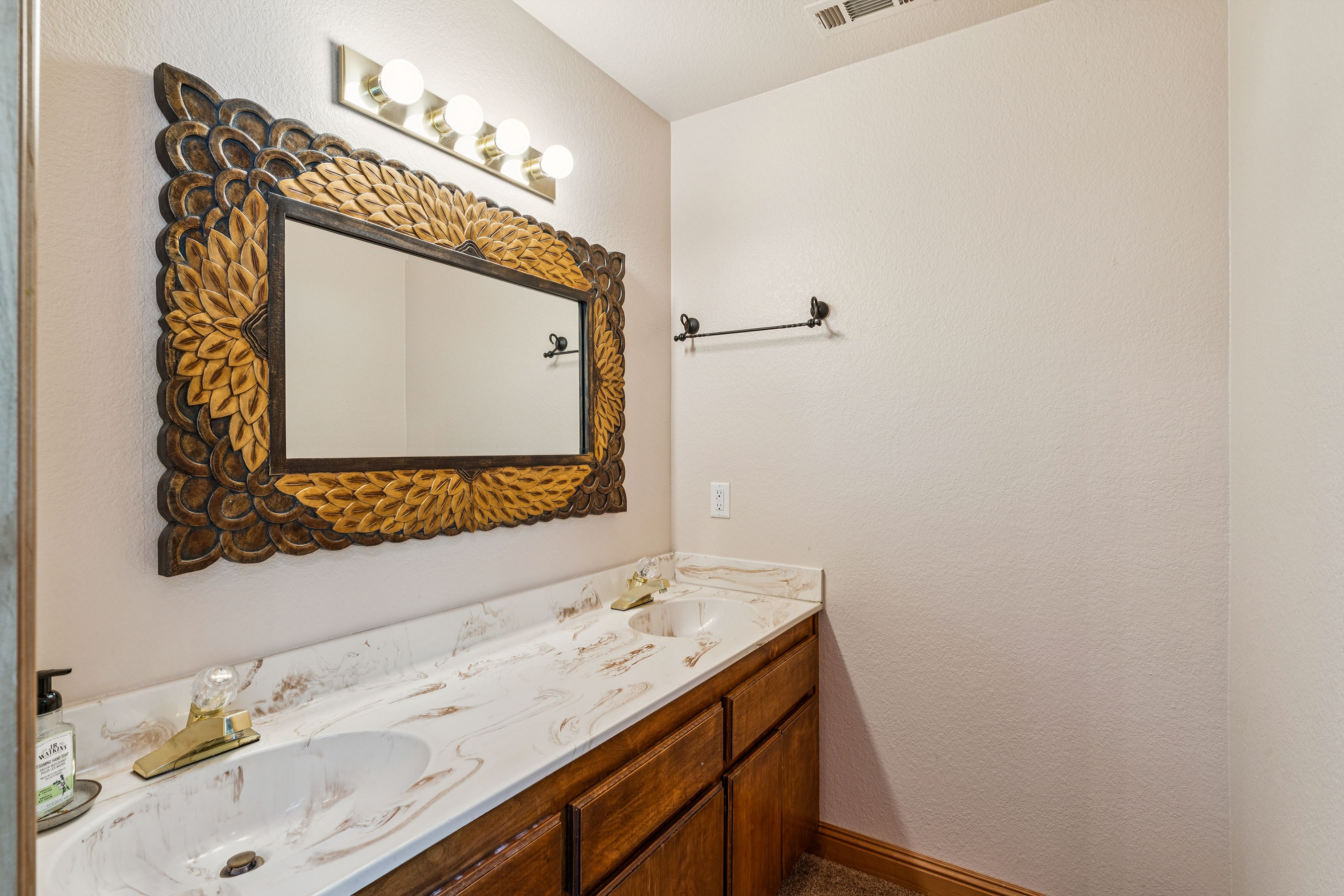  557 Brentwood Drive, Lake Arrowhead, CA 92352 - 物件實景