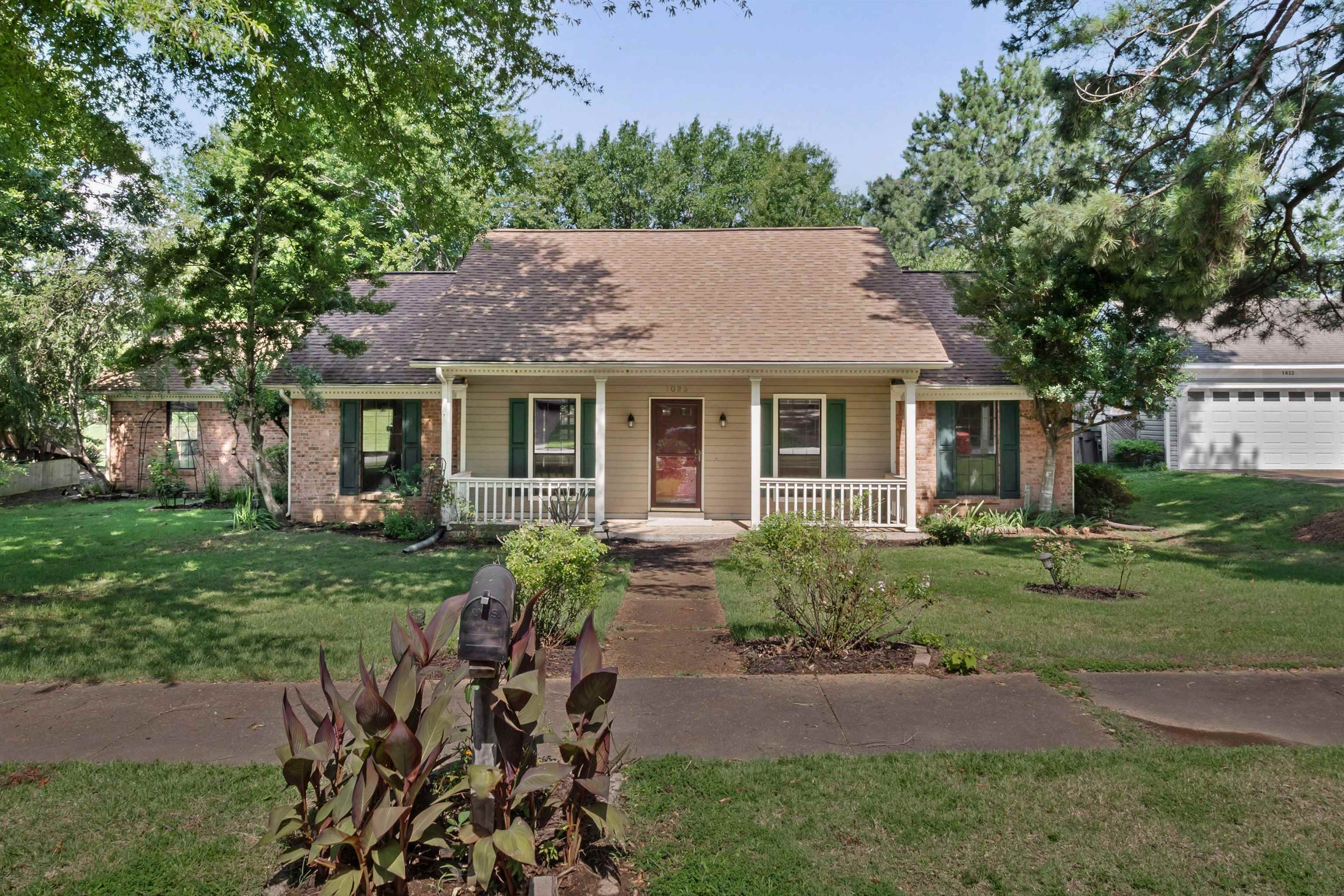 Hunters Point Dr, Cordova, TN 38018