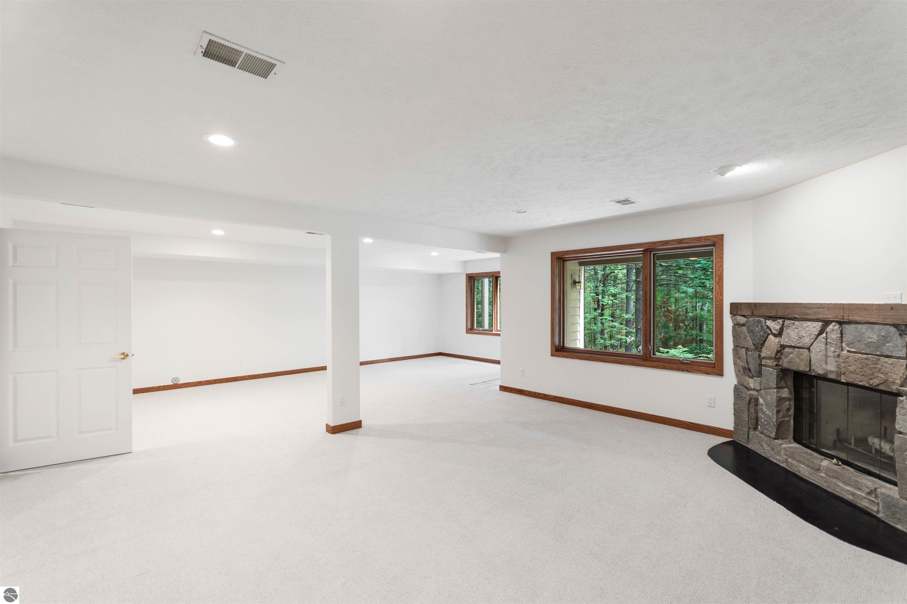 Traverse City, Michigan, 49686, United States, 3 Bedrooms Bedrooms, ,3 BathroomsBathrooms,Residential,For Sale,1942277