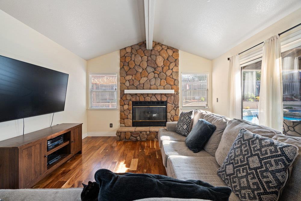 Hollister, California, 95023, United States, 4 Bedrooms Bedrooms, ,2 BathroomsBathrooms,Residential,For Sale,1990485