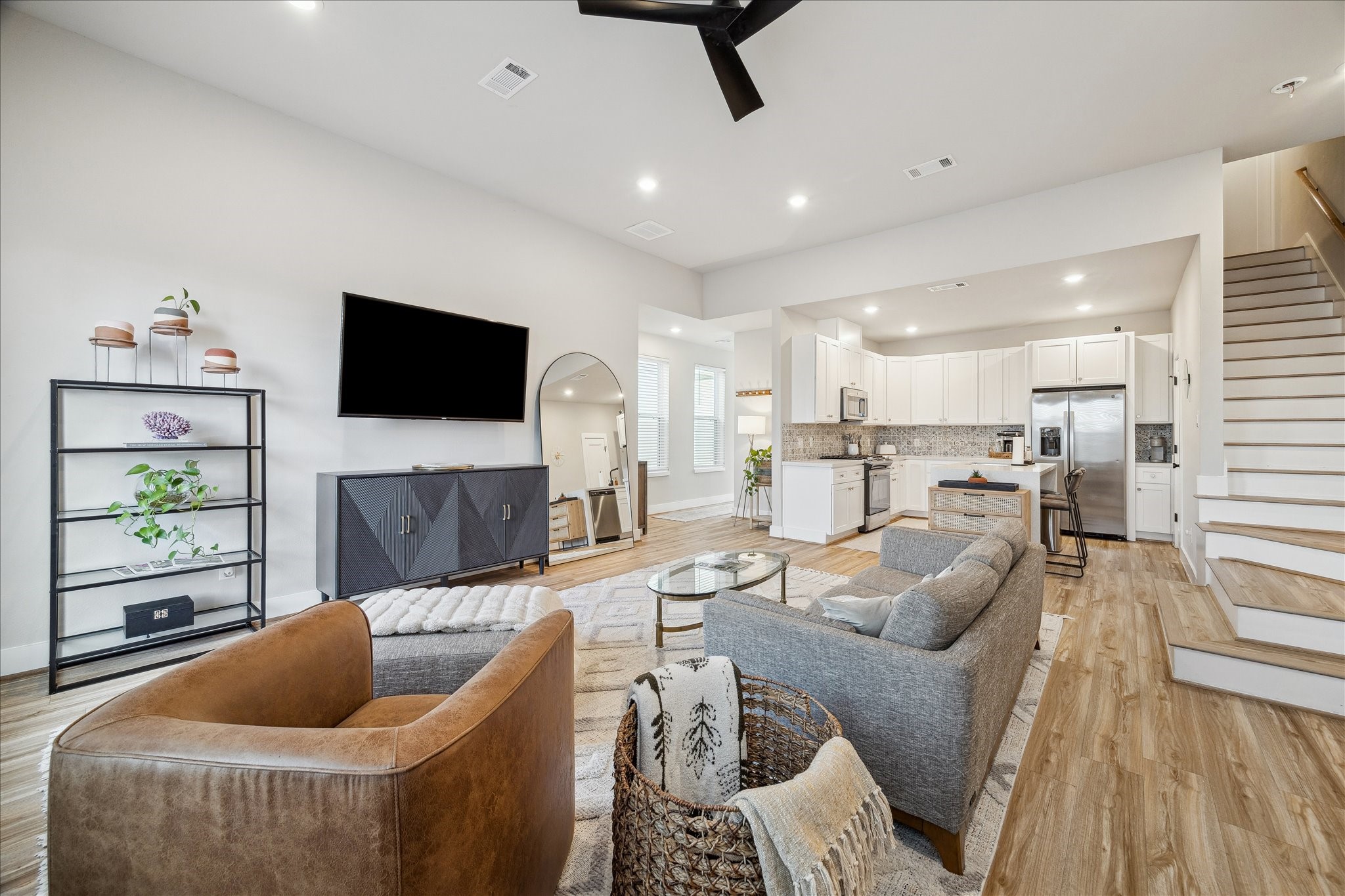  5818 Francis Oak Place - 物件實景