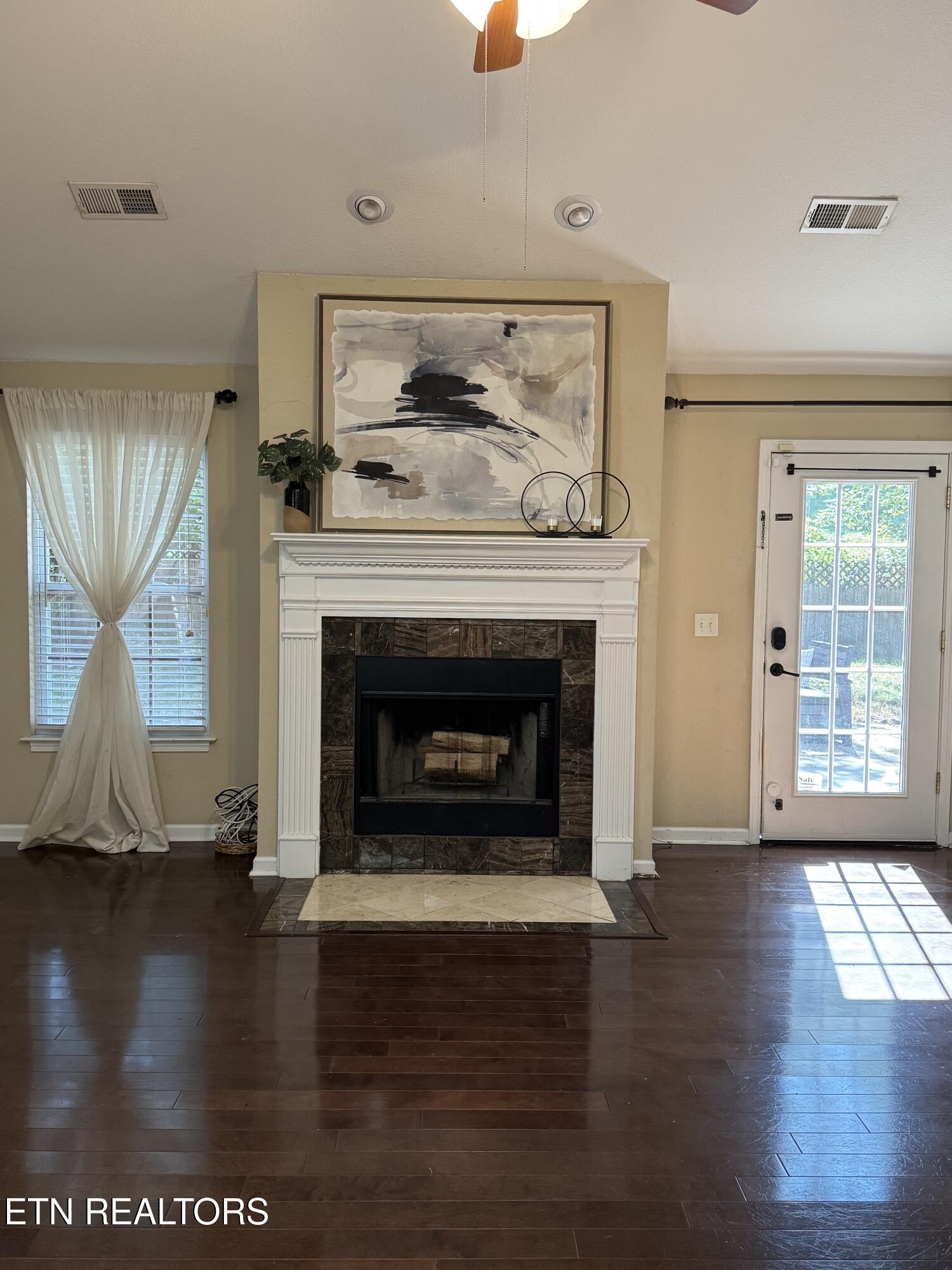 Knoxville, Tennessee, 37932, United States, 4 Bedrooms Bedrooms, ,4 BathroomsBathrooms,Residential,For Sale,1975701