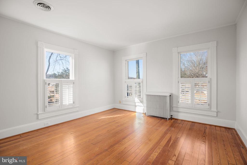 Fredericksburg, Virginia, 22401, United States, 4 Bedrooms Bedrooms, ,2 BathroomsBathrooms,Residential,For Sale,2001681