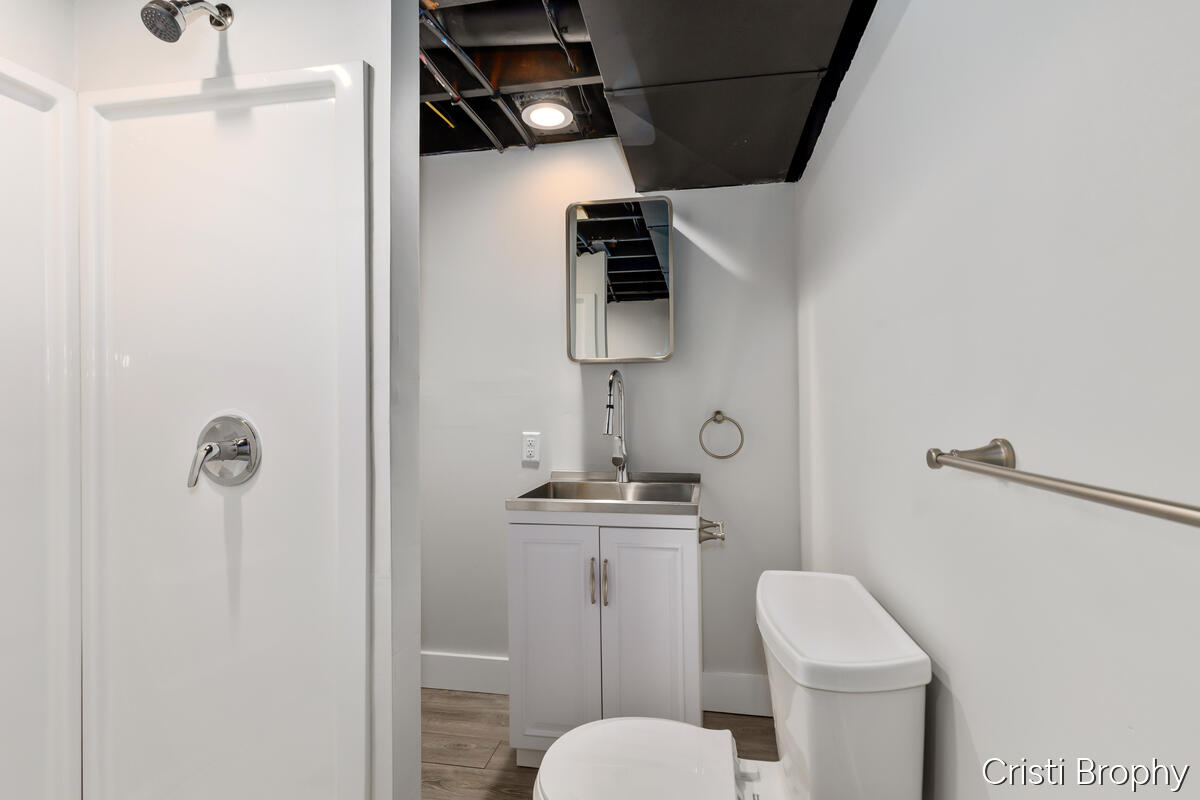 Grand Rapids, Michigan, 49506, United States, 4 Bedrooms Bedrooms, ,3 BathroomsBathrooms,Residential,For Sale,1989098