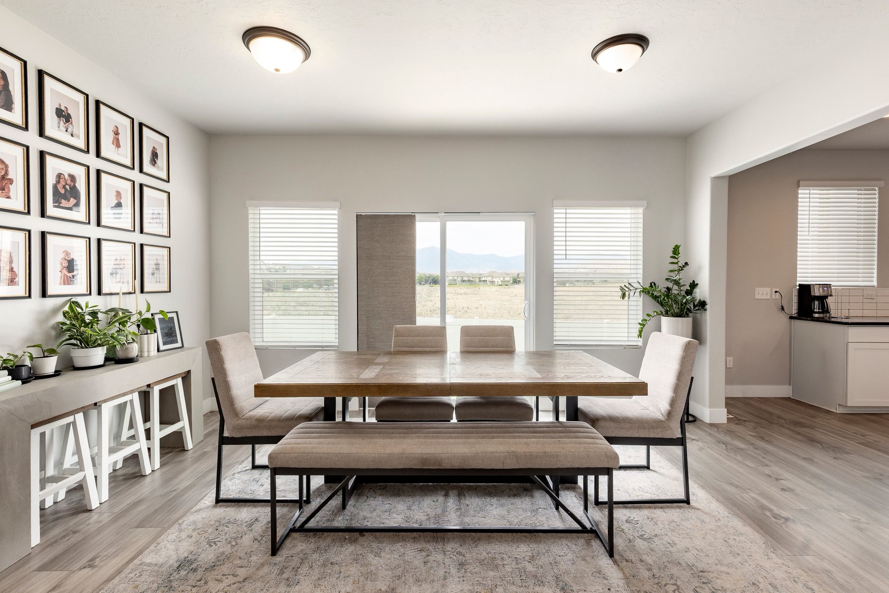  Views, Space & Style in Eagle Mountain - 物件實景