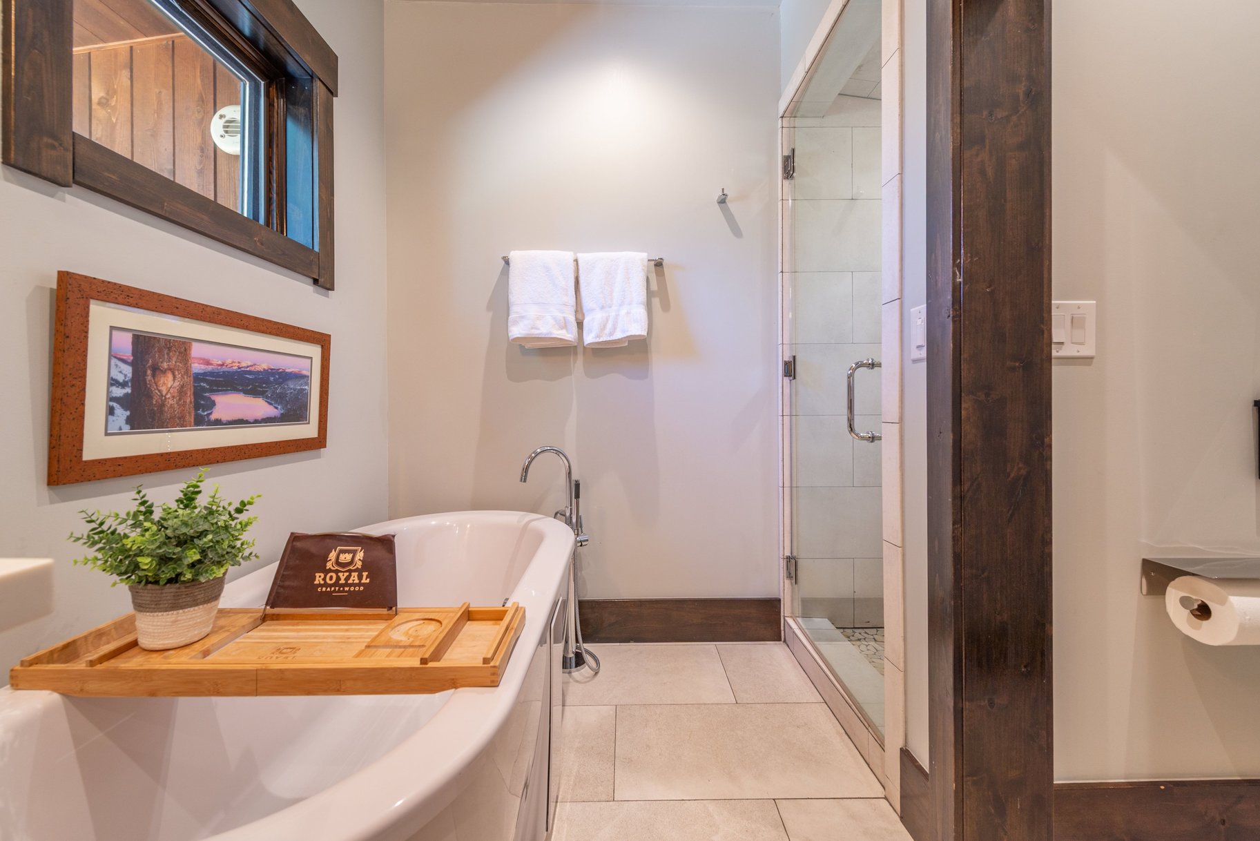  The Quiet Standout on Henness with Amazing Corner Lot + Outdoor Living - 物件實景