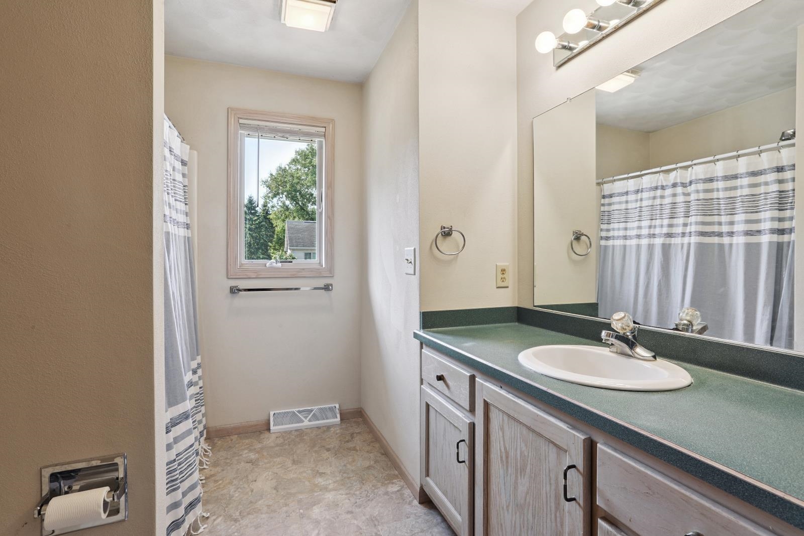 BRILLION, Wisconsin, 54110, United States, ,Residential,For Sale,1947118