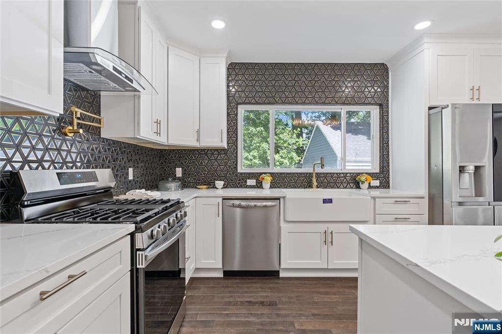 Rutherford, New Jersey, 07070, United States, 3 Bedrooms Bedrooms, ,4 BathroomsBathrooms,Residential,For Sale,1826504