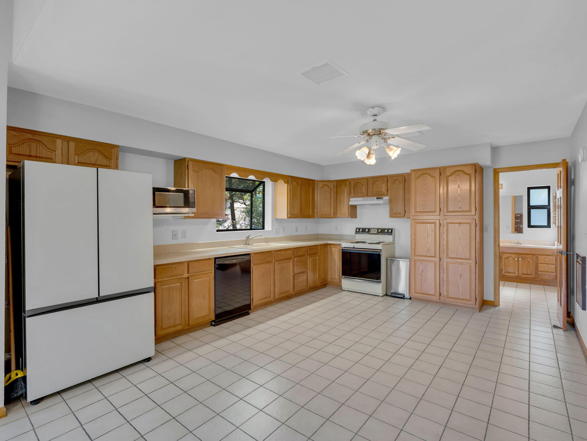 Pine, Arizona, 85544, United States, 3 Bedrooms Bedrooms, ,2 BathroomsBathrooms,Residential,For Sale,1828056