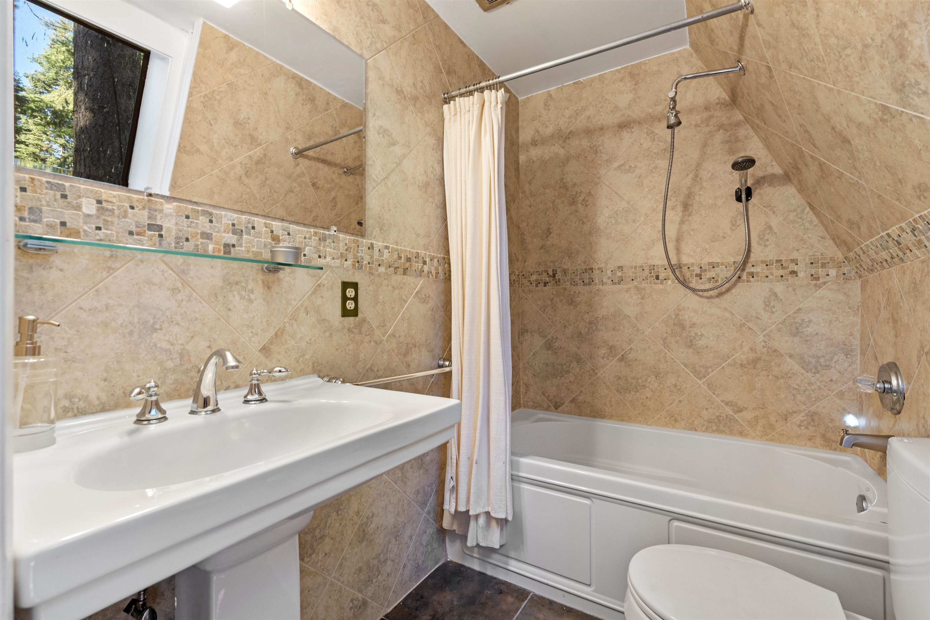 Tahoe City, California, 96145, United States, 2 Bedrooms Bedrooms, ,1 BathroomBathrooms,Residential,For Sale,1997009