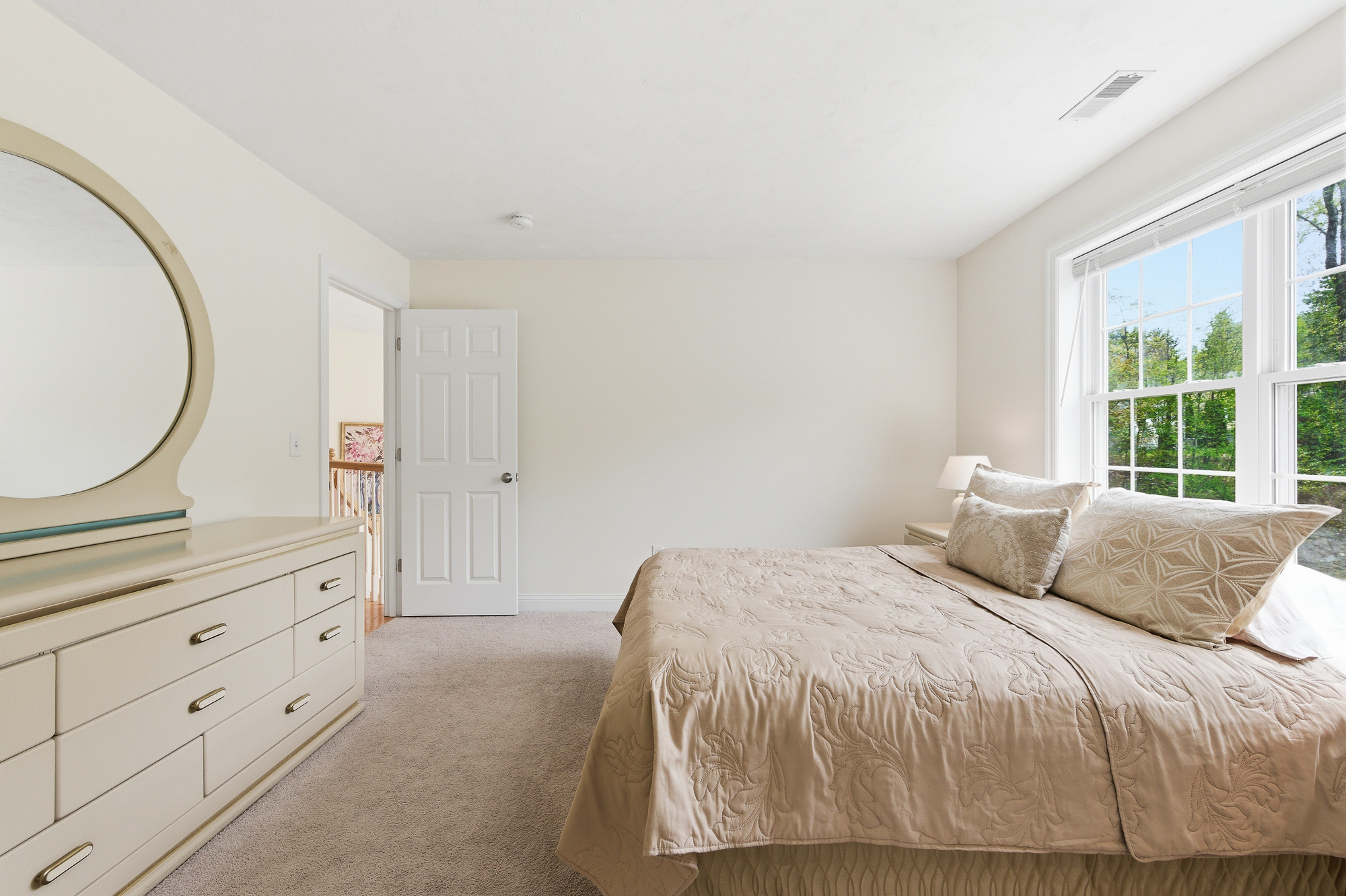  8 Victoria Circle, Shrewsbury, MA 01545 - 物件實景