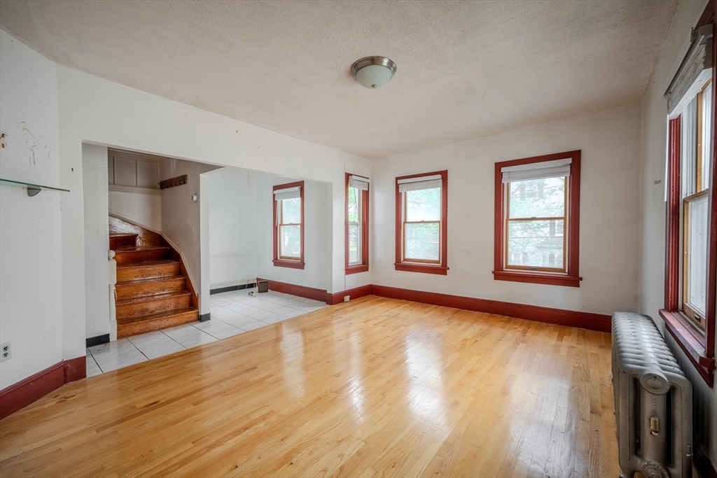 Somerville, Massachusetts, 02145, United States, 4 Bedrooms Bedrooms, ,2 BathroomsBathrooms,Residential,For Sale,1950845