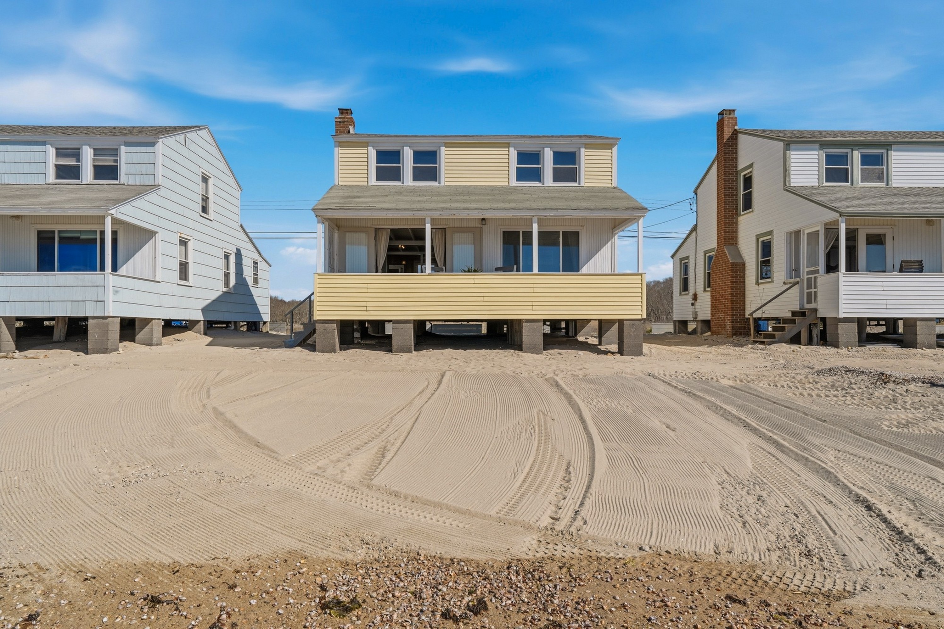  Charming Direct Waterfront Beach Cottage at Hawk