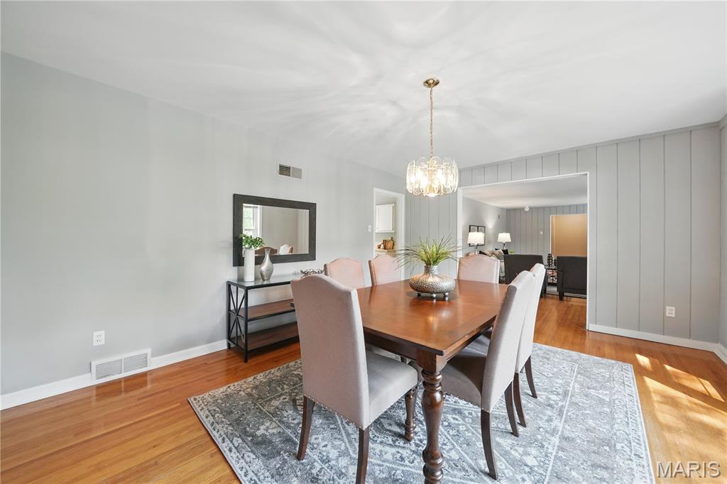 St Louis, Missouri, 63117, United States, 3 Bedrooms Bedrooms, ,2 BathroomsBathrooms,Residential,For Sale,1840220