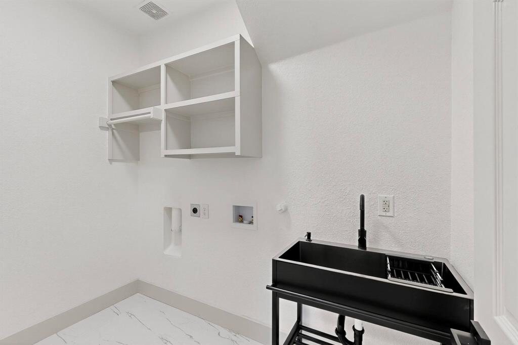 Frisco, Texas, 75033, United States, 5 Bedrooms Bedrooms, ,4 BathroomsBathrooms,Residential,For Sale,2005680