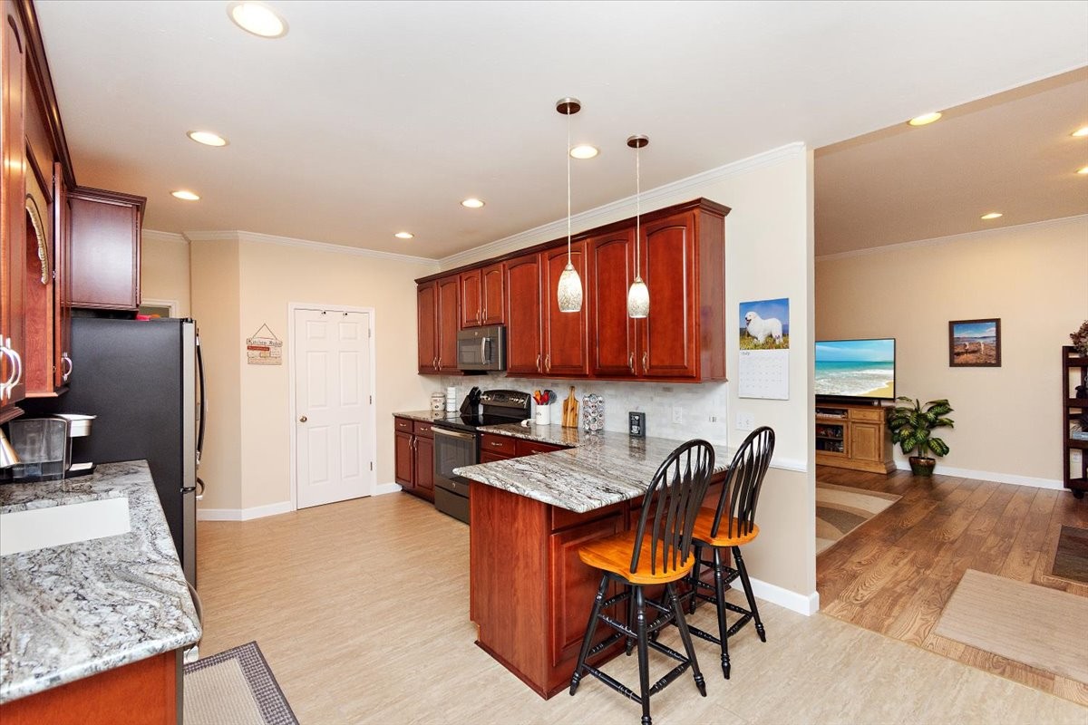 Manchester, Tennessee, 37355, United States, 3 Bedrooms Bedrooms, ,2 BathroomsBathrooms,Residential,For Sale,1907523