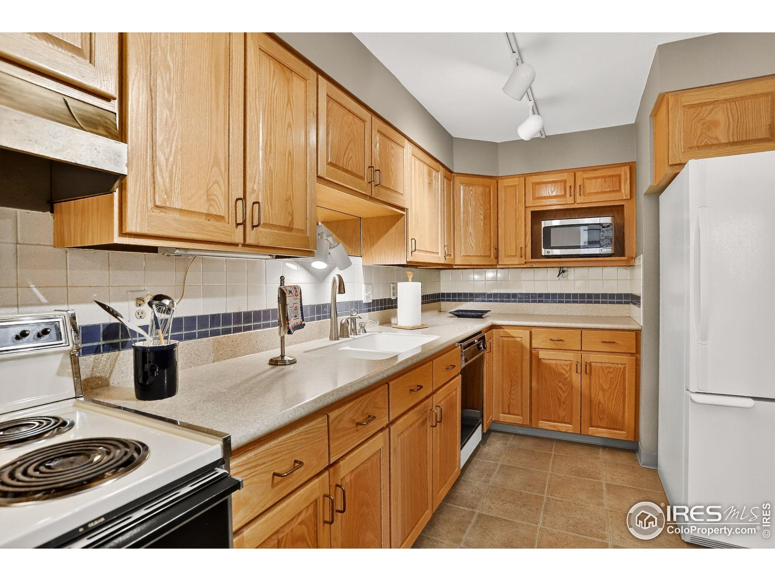 Longmont, Colorado, 80501, United States, 4 Bedrooms Bedrooms, ,2 BathroomsBathrooms,Residential,For Sale,1994687