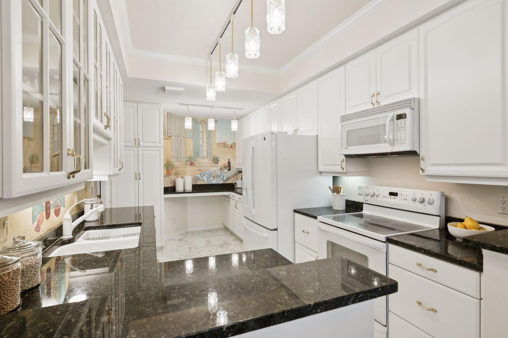 Minneapolis, Minnesota, 55403, United States, 2 Bedrooms Bedrooms, ,1 BathroomBathrooms,Residential,For Sale,1829145