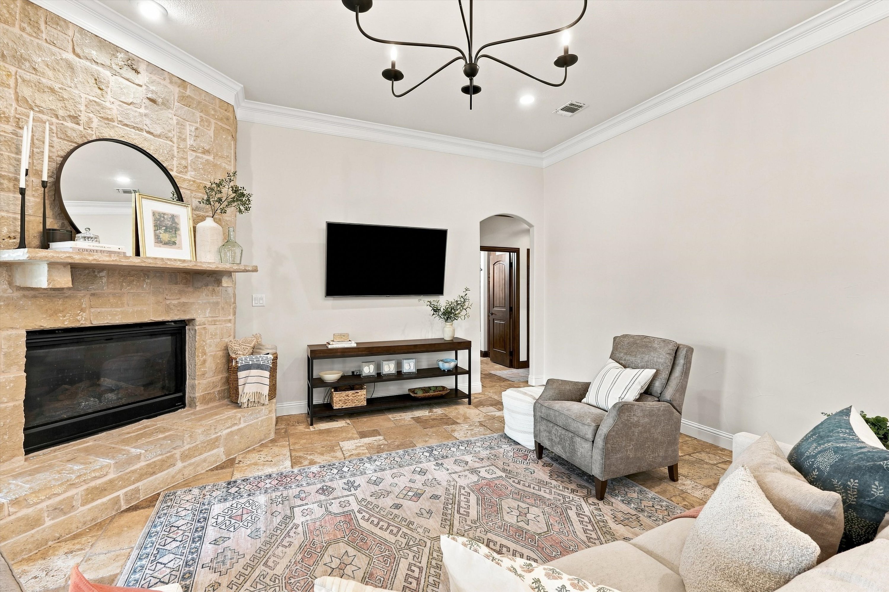  Timeless Style, Thoughtful Updates & One Acre to Enjoy - 物件實景