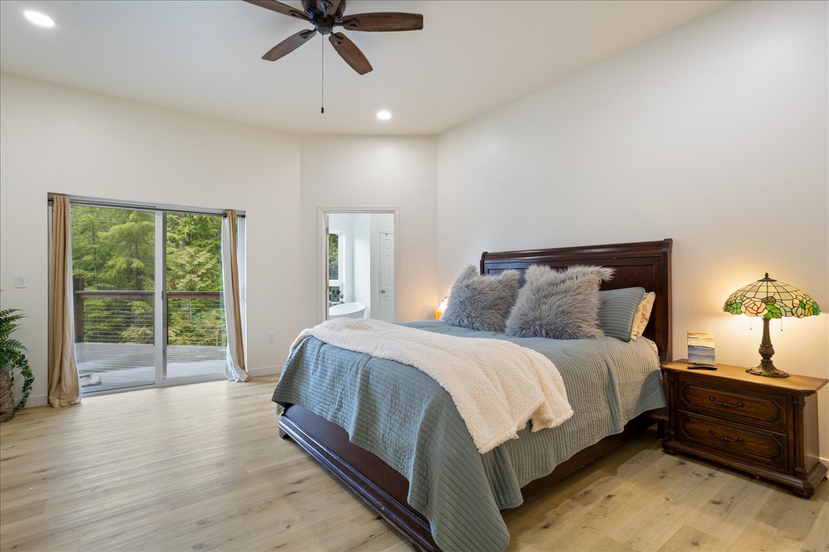 Sagle, Idaho, 83860, United States, 3 Bedrooms Bedrooms, ,4 BathroomsBathrooms,Residential,For Sale,1976949