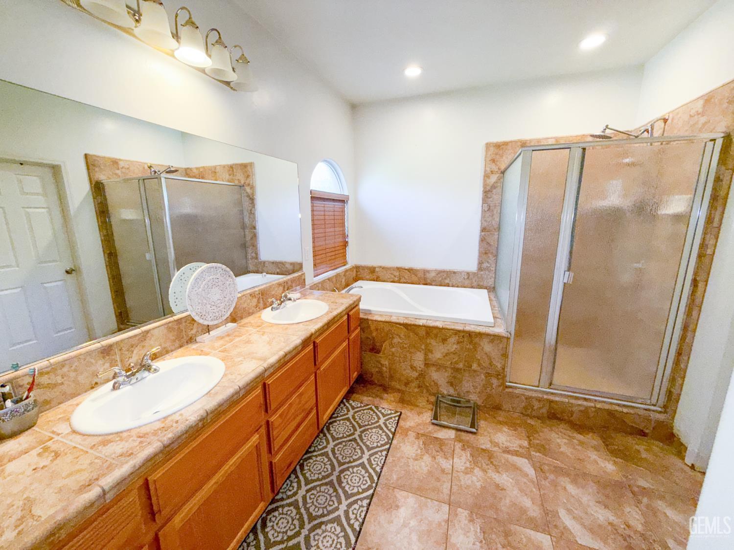 Bakersfield, California, 93314, United States, 3 Bedrooms Bedrooms, ,2 BathroomsBathrooms,Residential,For Sale,1966824