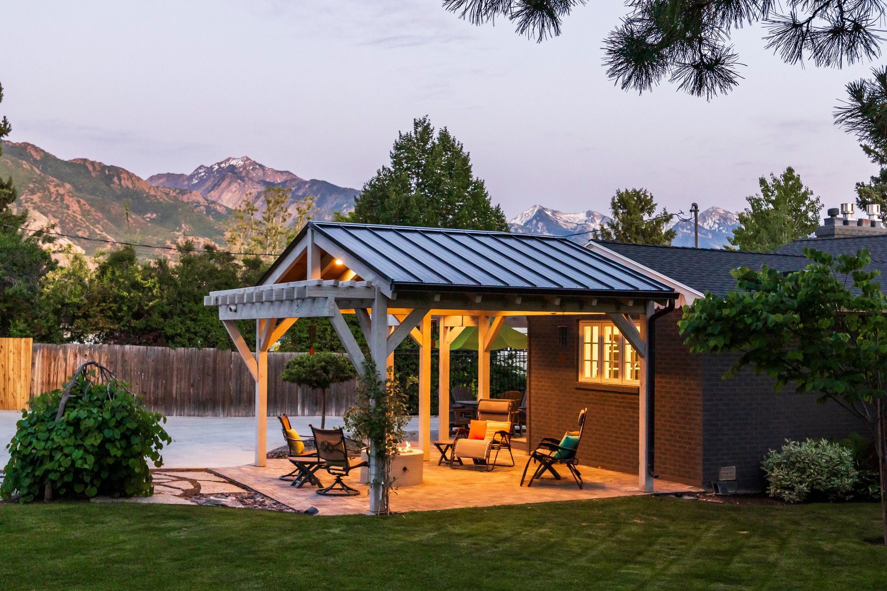  Tastefully Updated Holladay Rambler on .60 acre Manicured Lot - 物件實景