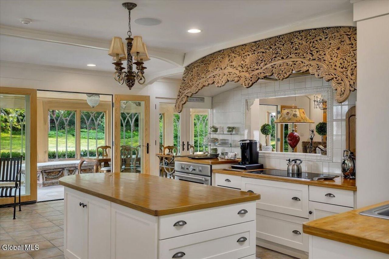 Queensbury, New York, 12804, United States, 4 Bedrooms Bedrooms, ,4 BathroomsBathrooms,Residential,For Sale,2003440