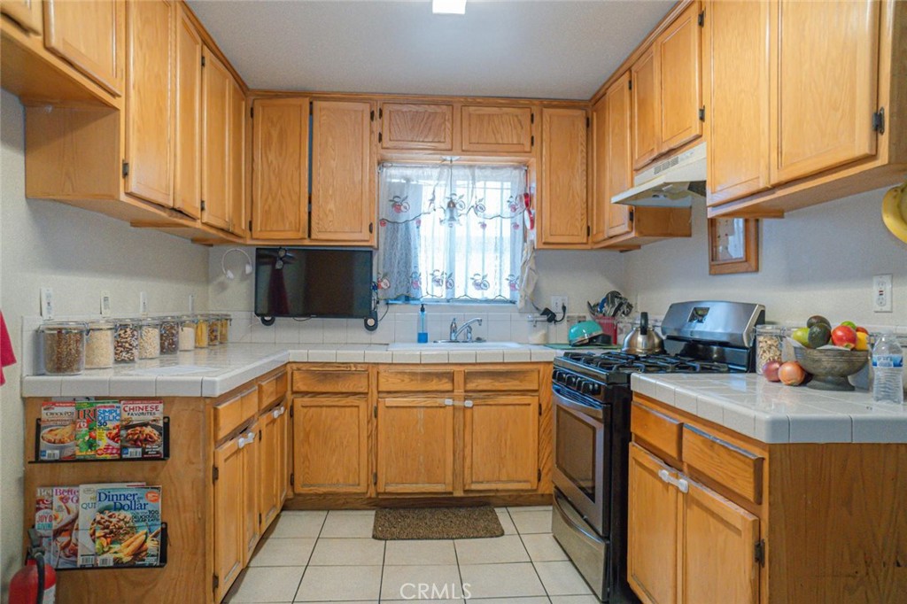 Los Angeles, California, 90061, United States, ,Residential,For Sale,1855356