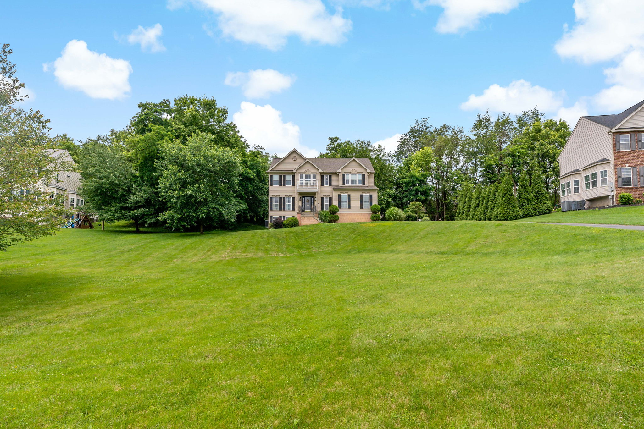 Martinsburg, West Virginia, 25403, United States, 4 Bedrooms Bedrooms, ,Residential,For Sale,1873550