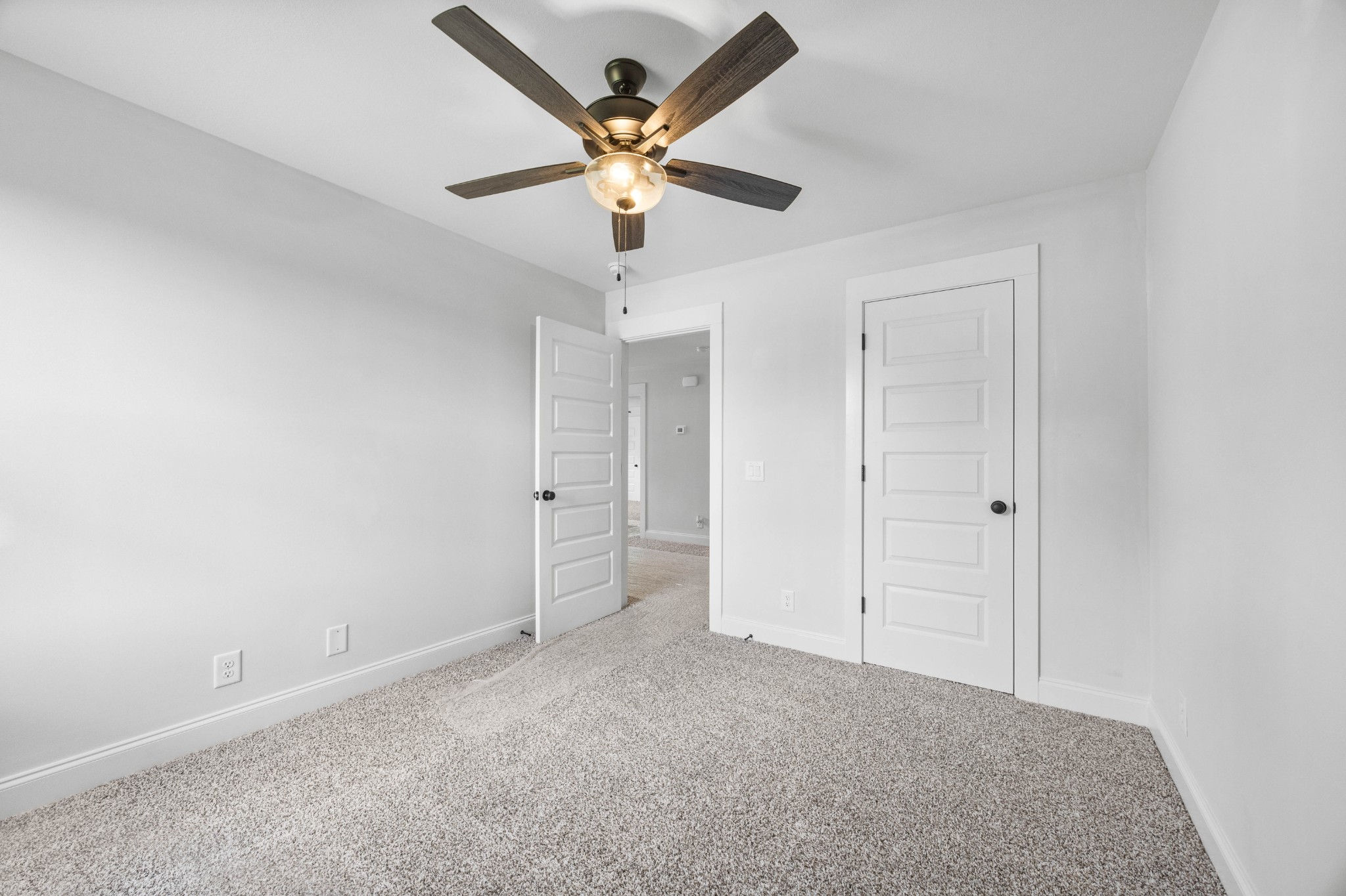 Clarksville, Tennessee, 37040, United States, 4 Bedrooms Bedrooms, ,3 BathroomsBathrooms,Residential,For Sale,1909364