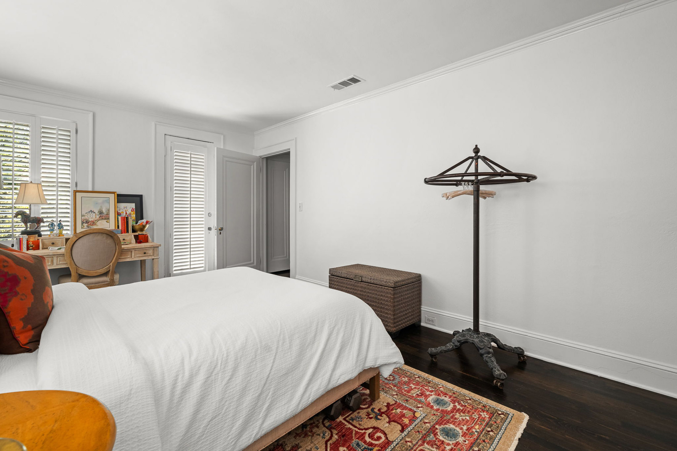  Timeless Ardmore Park Home Blends Classic Charm with Custom Renovations - 物件實景