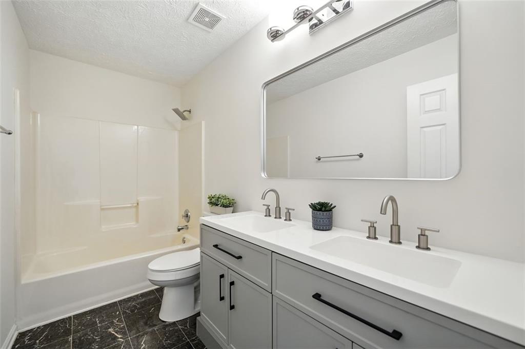 Cumming, Georgia, 30040, United States, 4 Bedrooms Bedrooms, ,3 BathroomsBathrooms,Residential,For Sale,1925510