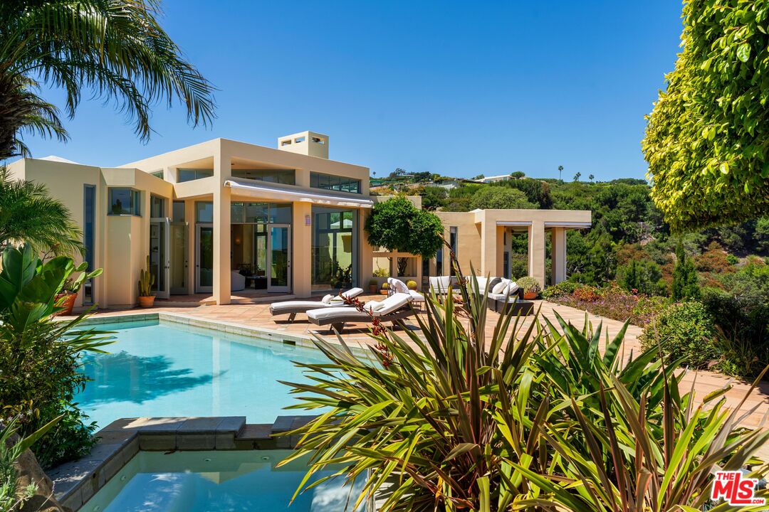 Pacific Palisades, California, 90272, United States, 4 Bedrooms Bedrooms, ,2 BathroomsBathrooms,Residential,For Sale,1770890