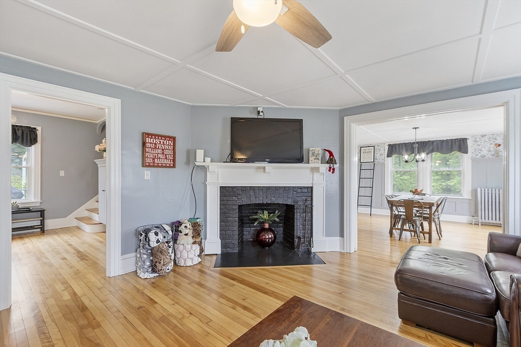 Lunenburg, Massachusetts, 01462, United States, 4 Bedrooms Bedrooms, ,2 BathroomsBathrooms,Residential,For Sale,1876161