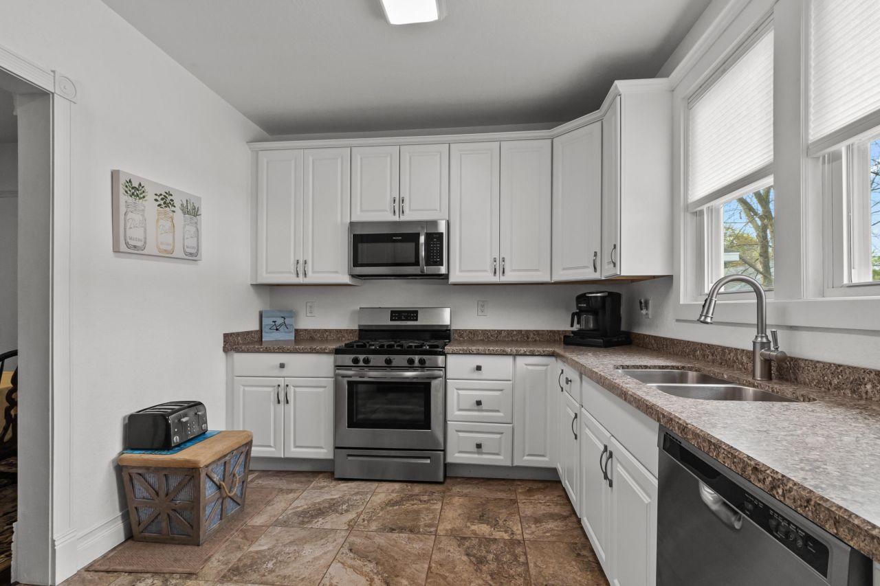 Lake Geneva, Wisconsin, 53147, United States, 4 Bedrooms Bedrooms, ,2 BathroomsBathrooms,Residential,For Sale,1849872