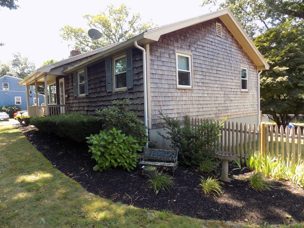 Brockton, Massachusetts, 02301, United States, 3 Bedrooms Bedrooms, ,1 BathroomBathrooms,Residential,For Sale,1895506