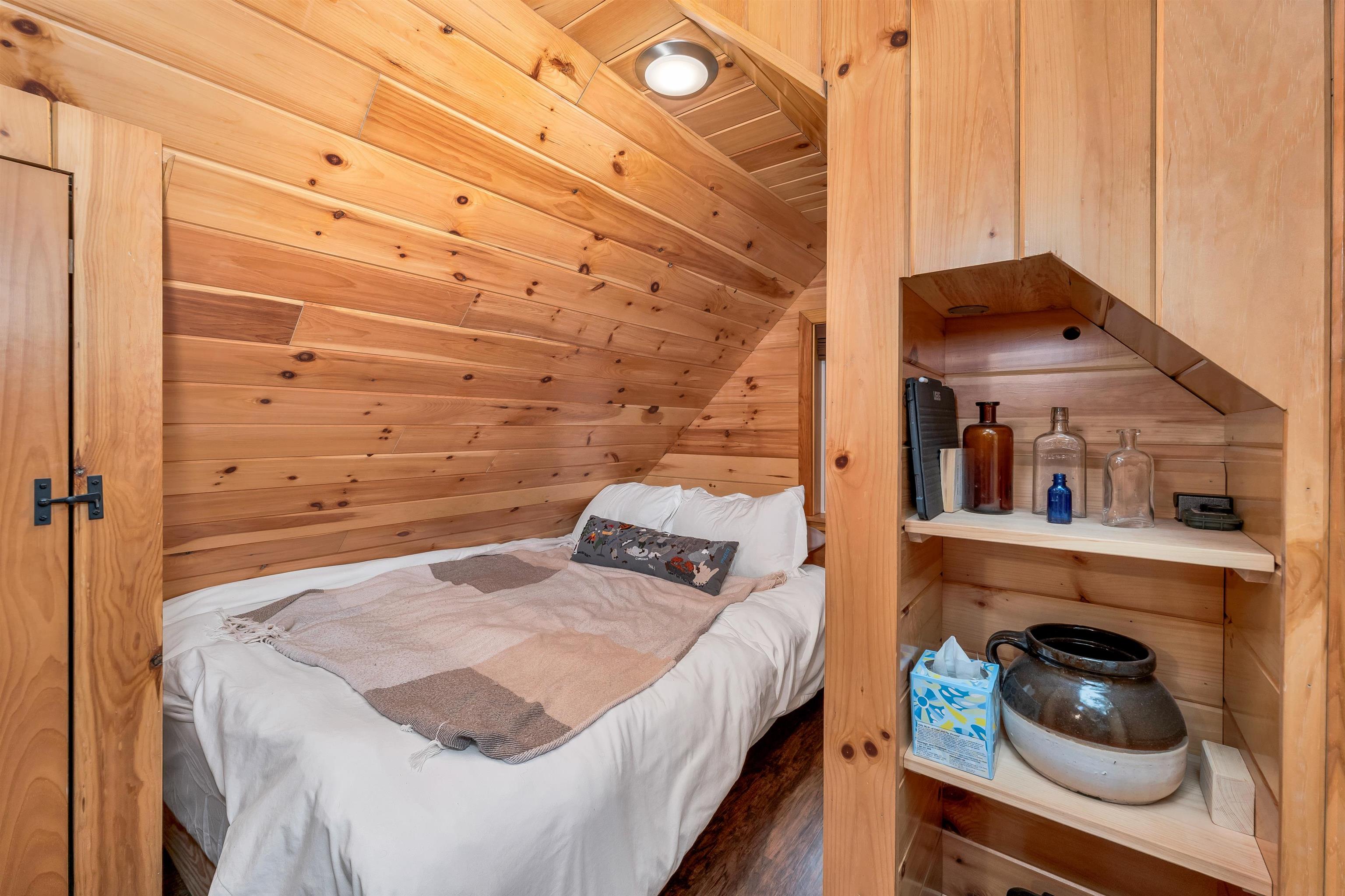 Meredith, New Hampshire, 03253, United States, 4 Bedrooms Bedrooms, ,2 BathroomsBathrooms,Residential,For Sale,1998295