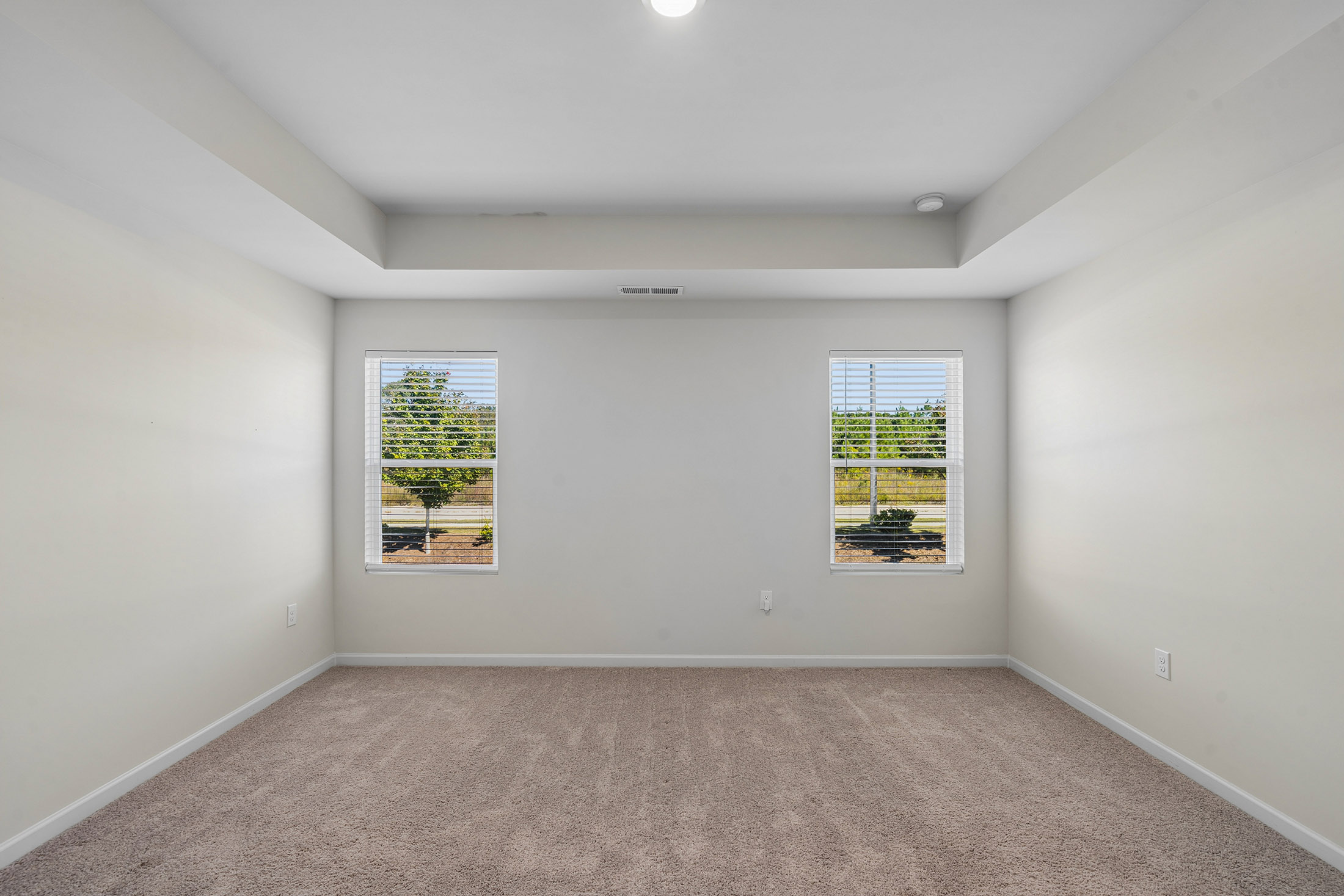  Spacious Living and Upgraded Finishes at Logan Point - 物件實景