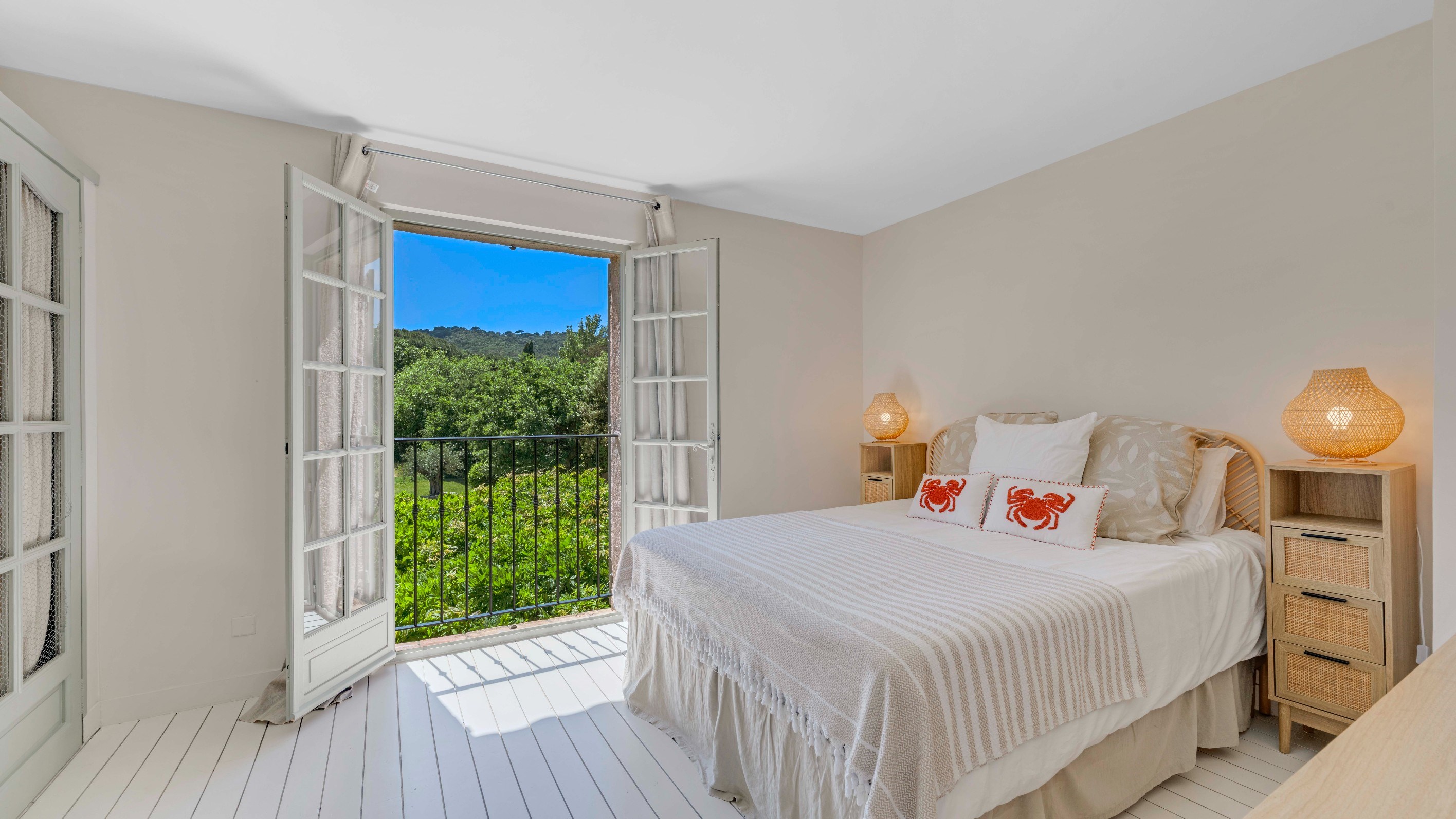  Provençal villa of 210 m² with swimming pool and landscaped garden near Pampelo… - 物件實景
